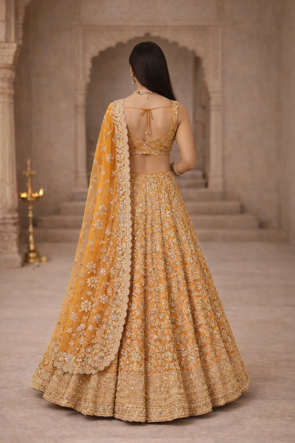 Ensemble Lehenga Arunika – Lehenga de mariage et festif orange de créateur | Kathaa