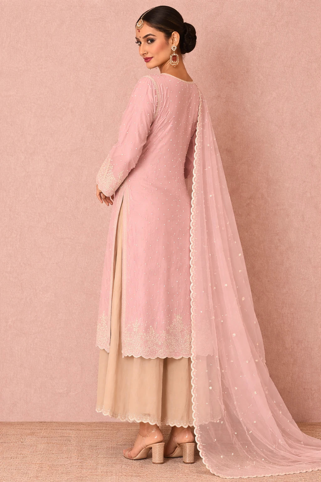 Conjunto de kurta Avika – Conjunto de kurta étnico de diseñador en rosa palo con dupatta | Kathaa